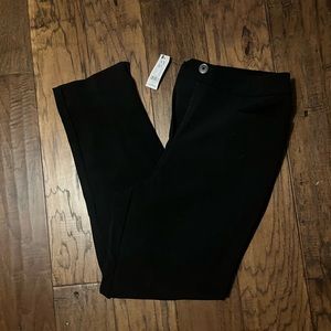 Button-Waist Straight-Leg Ankle Pant - Essential Stretch
Size: 4
Color: BLACK